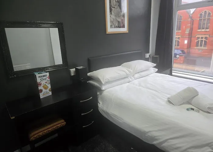 Peek-A-Booze - Budget Hotel - Adults Only Blackpool